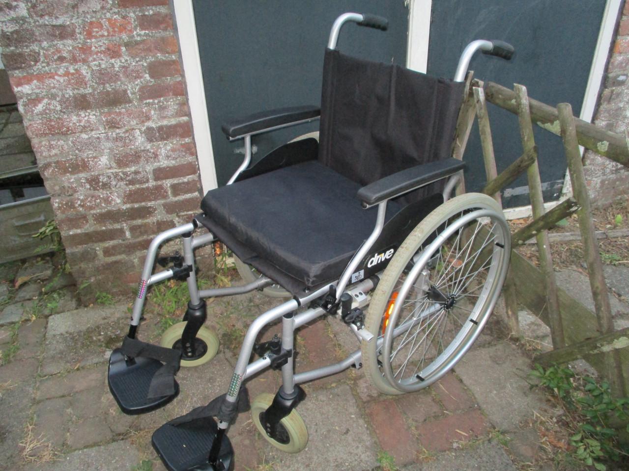 Degelijke rolstoel te koop als nieuw