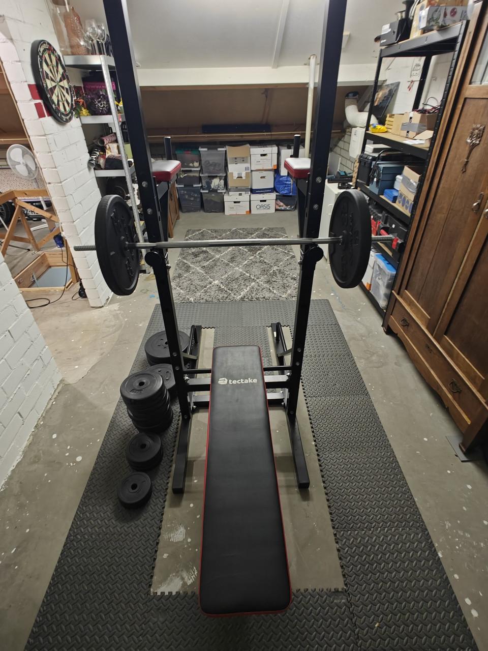Tectake krachtstation met Fitnessbank + set Halterschijven