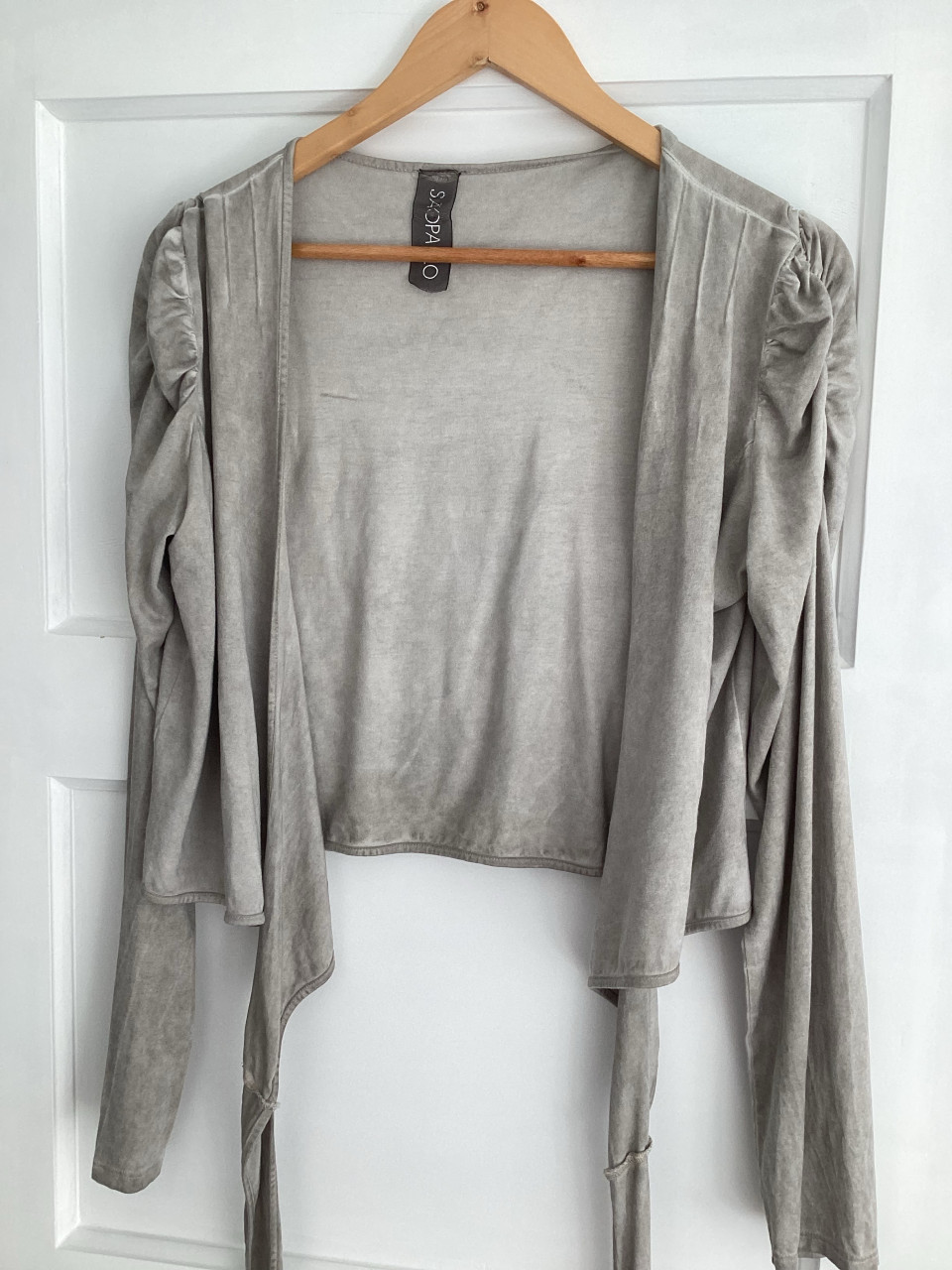 Zilvergrijs vestje met leuke plooitjescaan mouwen maat xl