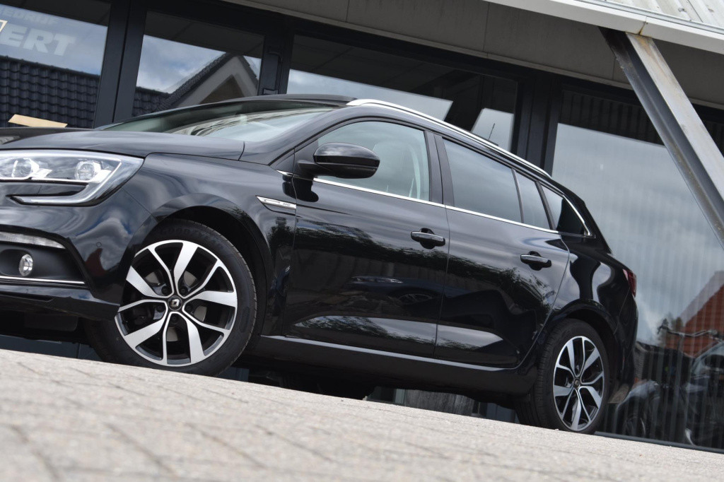Renault Megane 1.3 tce bose | schuifdak | apple carplay | camera | adaptiev