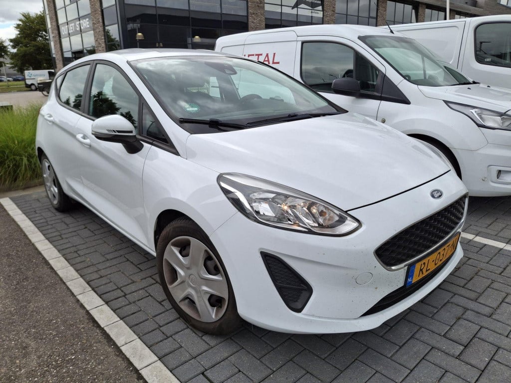Ford Fiesta 1.1 trend airco - trekhaak - navigatie