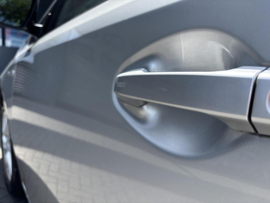 Toyota Auris 1.8 hybrid executive nl-auto!