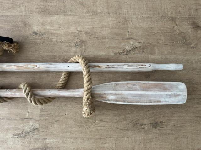 2 decoratieve touwlampen + 2 authentieke houten roeiriemen (white wash)