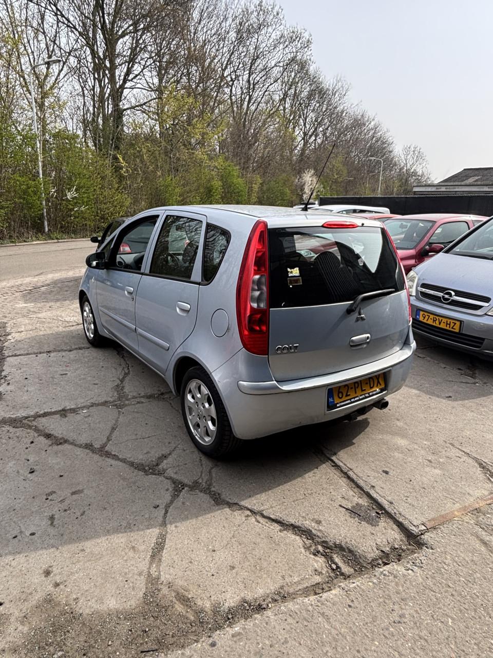 Mitsubishi colt jaar apk