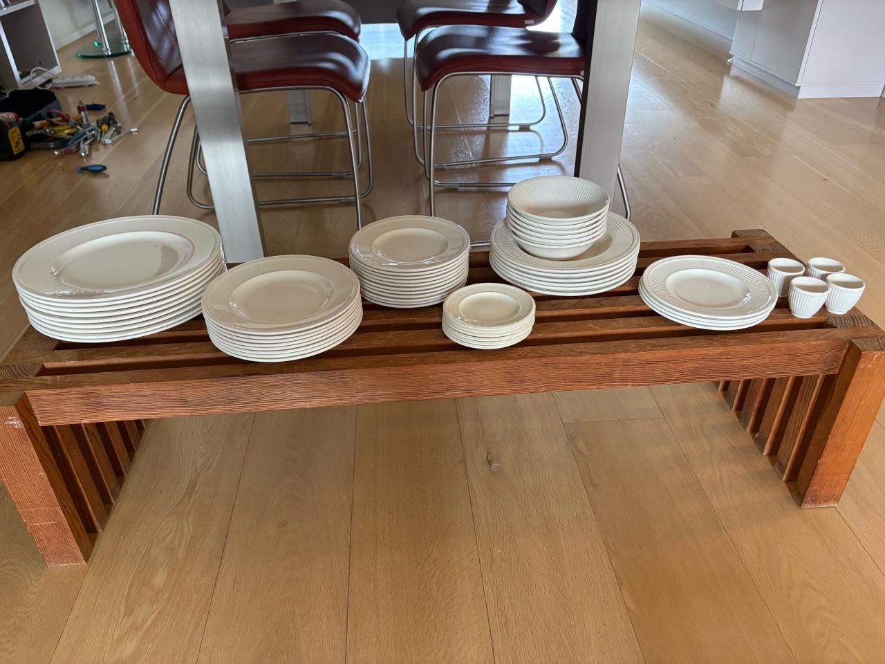 Servies Wegdwood (borden, mokken enz)