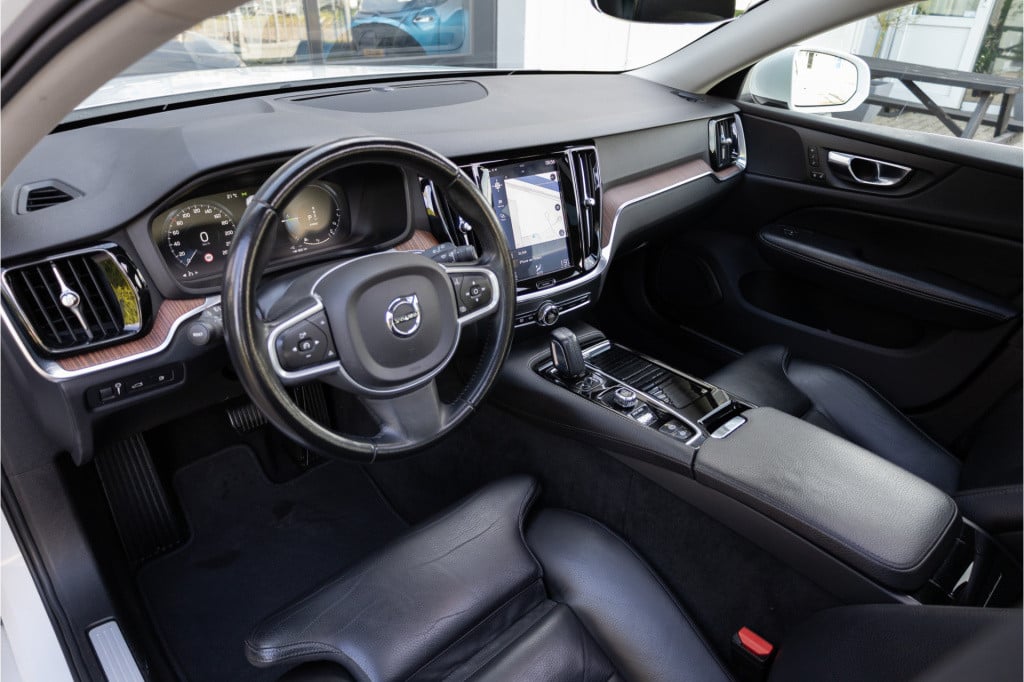 Volvo V60 2.0 t6 recharge awd business pro ✅pano✅acc✅leder