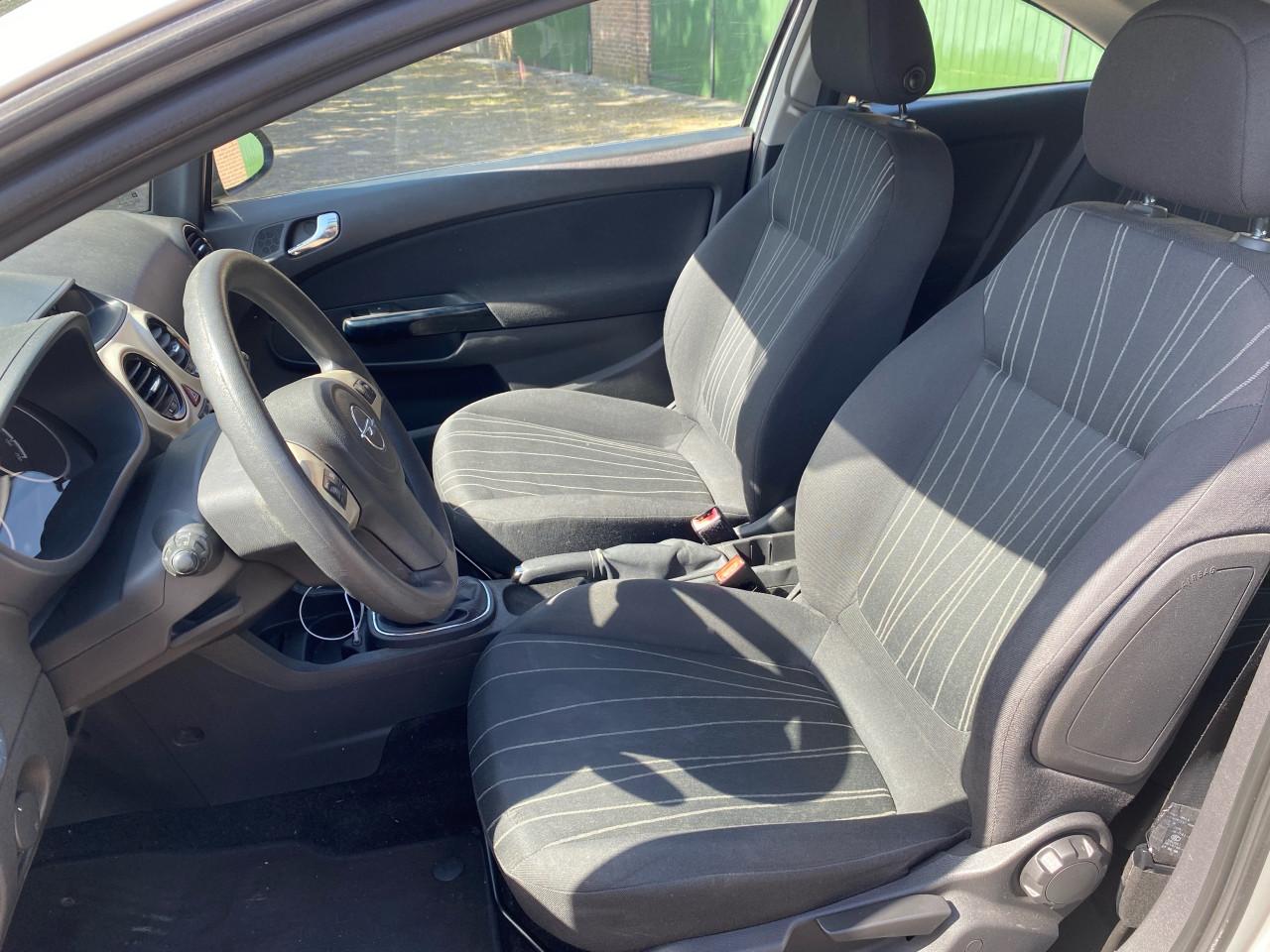 Opel corsa 1.2 3d netjes nap rijd goed