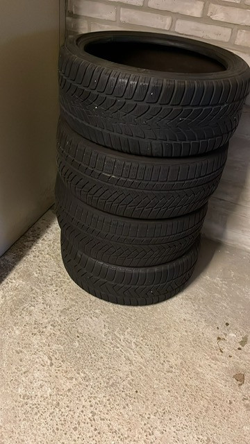 4 Gebruikte winterbanden 225/40 R18