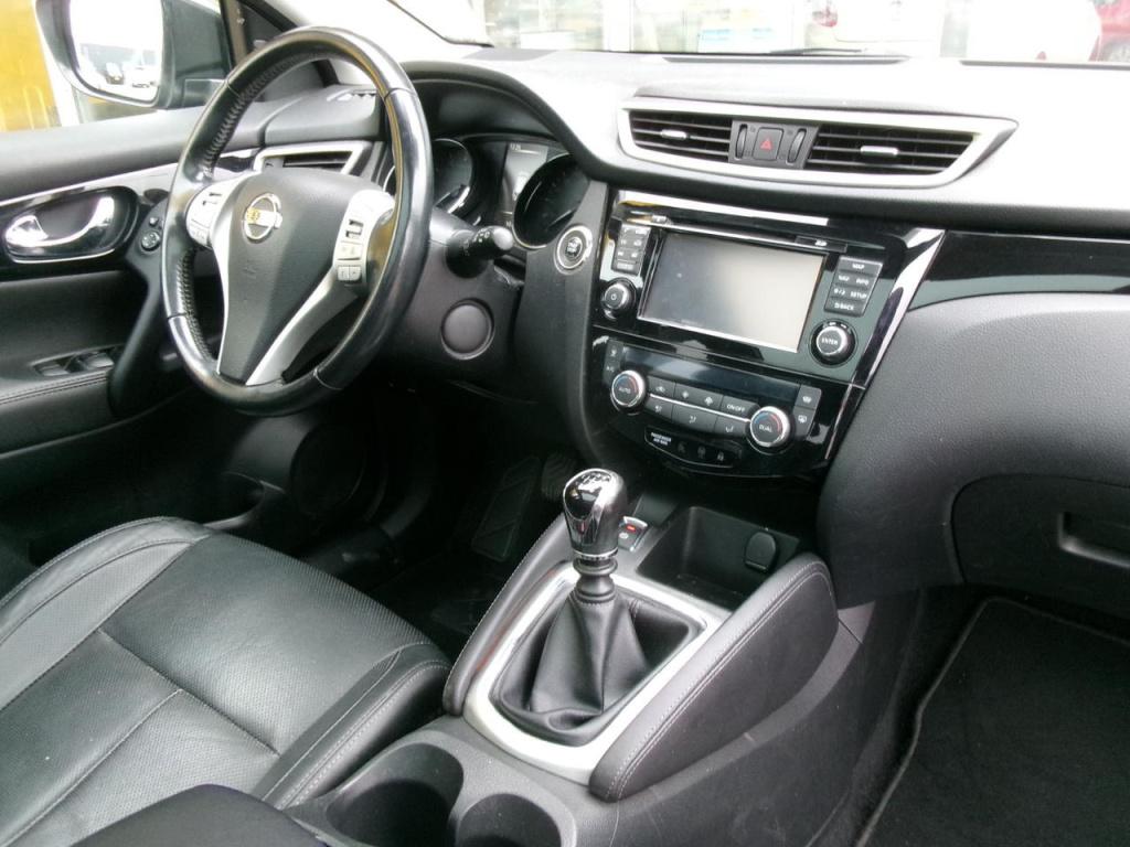 Nissan Qashqai (j11e) 1.2 dig-t airco, 360cam pano.dak, navi, leer