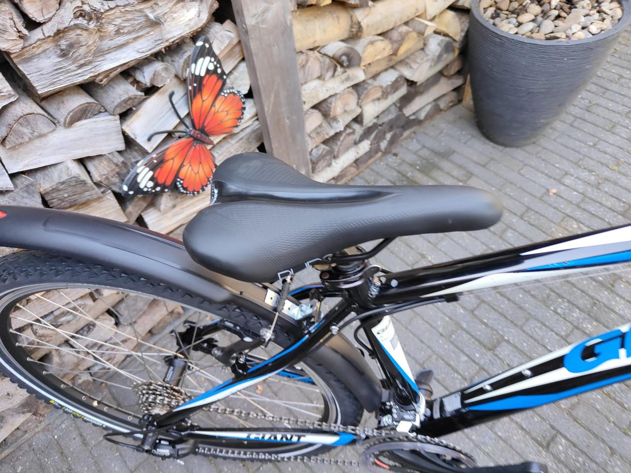 Giant Revel 26 inch mountainbike framemaat S 40 cm deore
