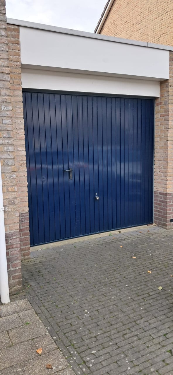 Hörman Garage kanteldeur met inloopdeur