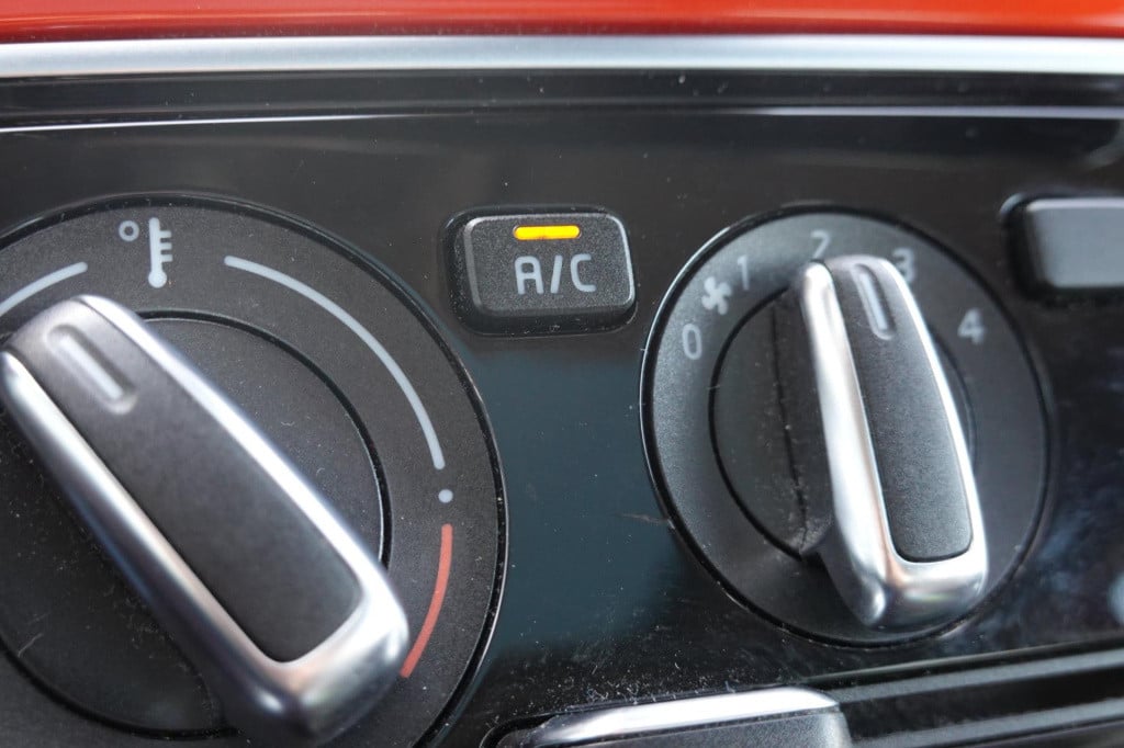 Volkswagen UP! 1.0 groove up! bluemotion