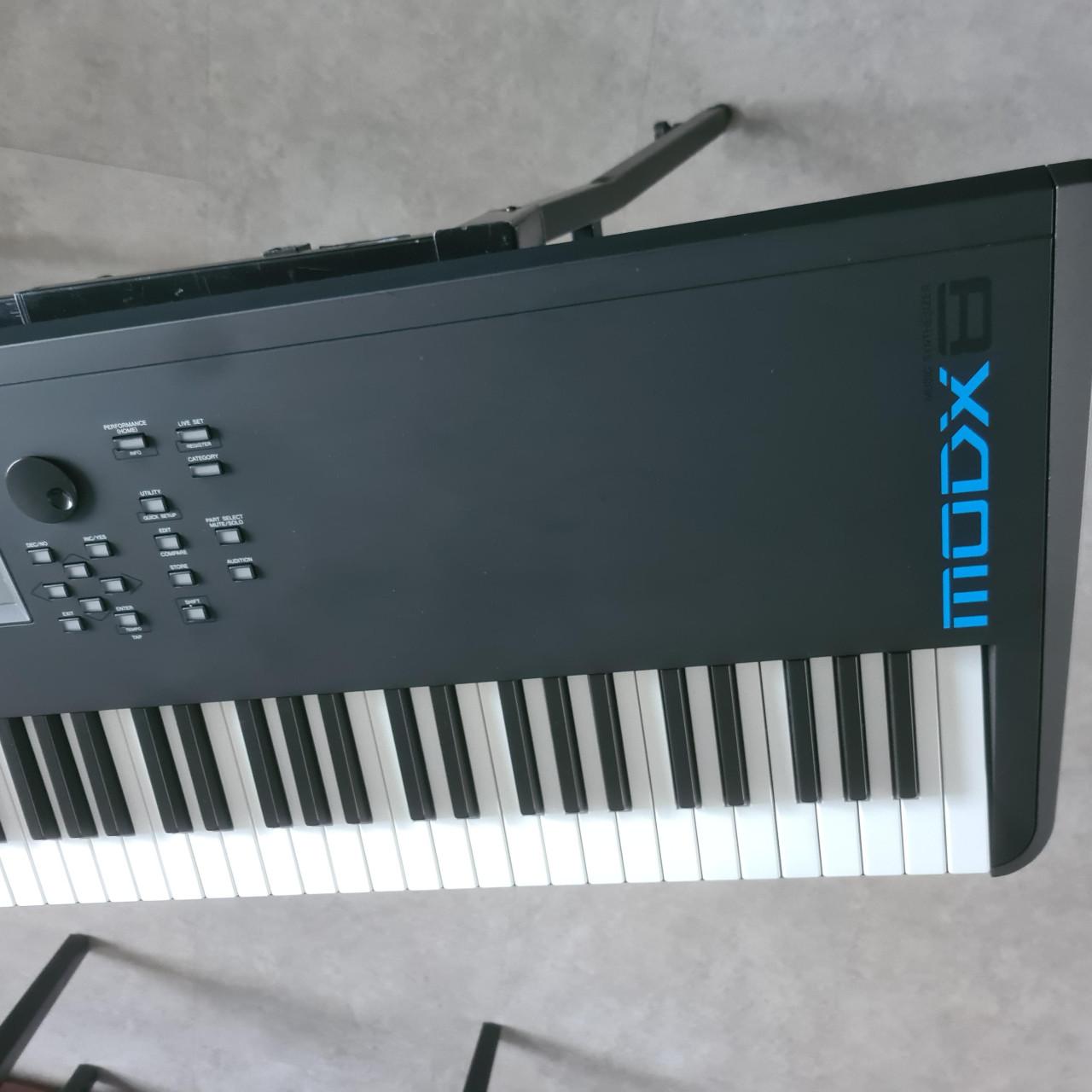 Yamaha MODX8 met softbag