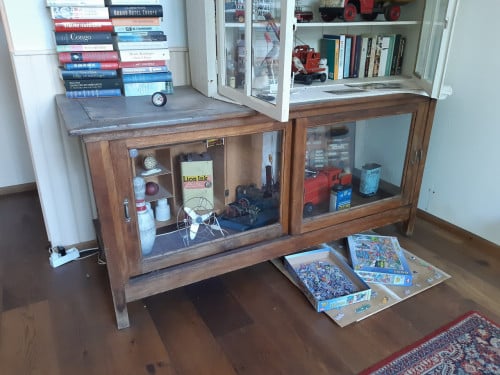 Vintage bijna antieke vitrine tafel