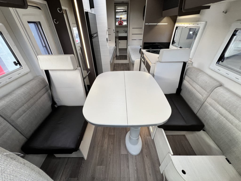 Chausson Onbekend 757 welcome | 2 enkele bedden + 1 groot bed | camera | tv
