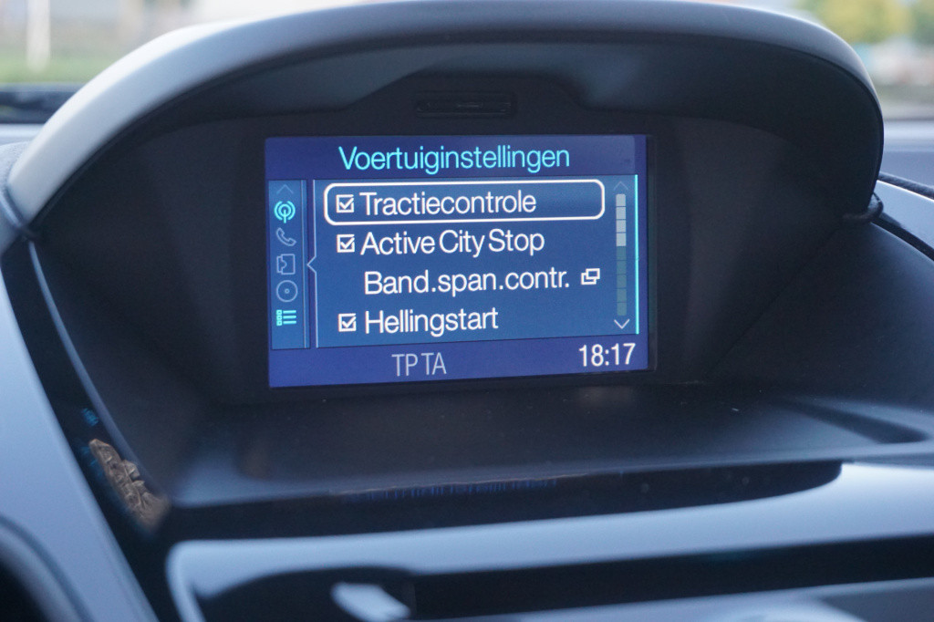 Ford B-max 1.0 ecoboost titanium airco / navi / cruise / camera / parkeers.