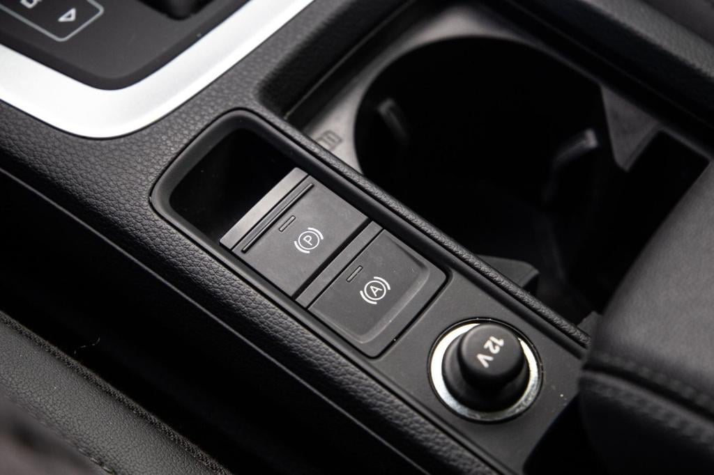 Audi Q3 45 tfsi e edition automaat / plug in hybrid / stoelverwarming / lee