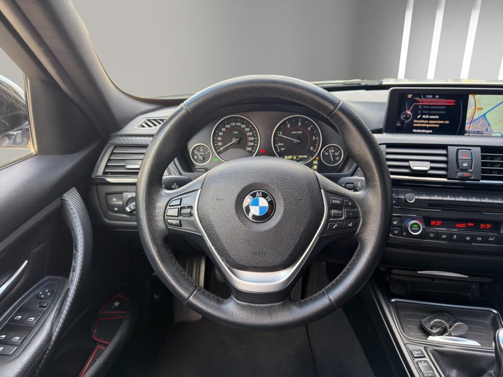 BMW 3-serie 320d high executive leder pdc