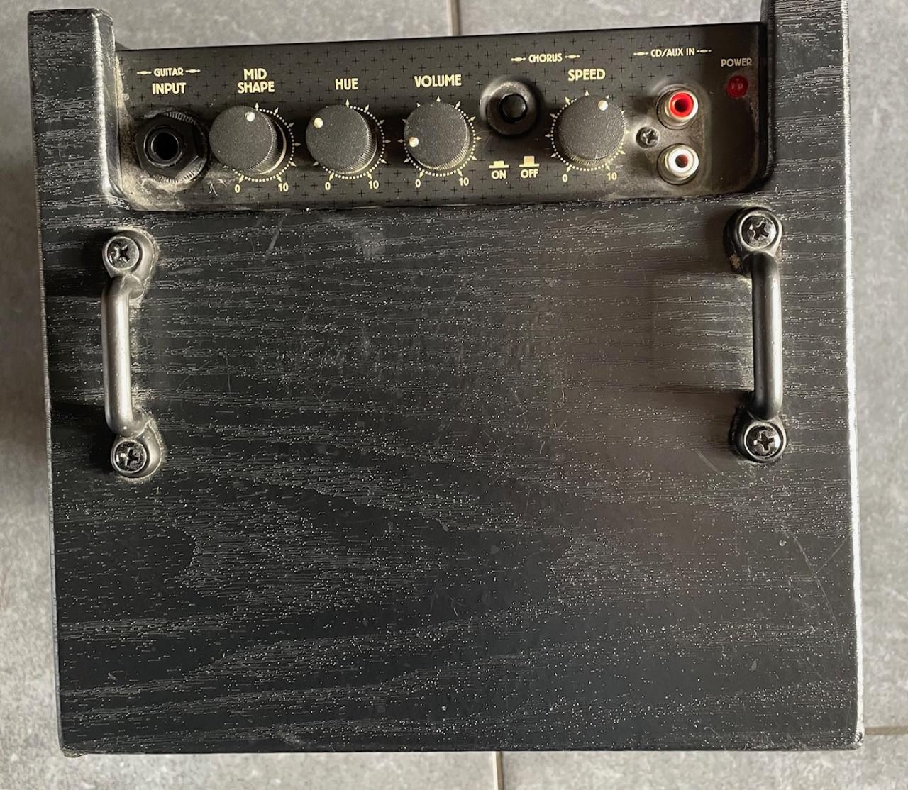 Klein maar fijn is deze versterker van Ibanez de Troubadour.