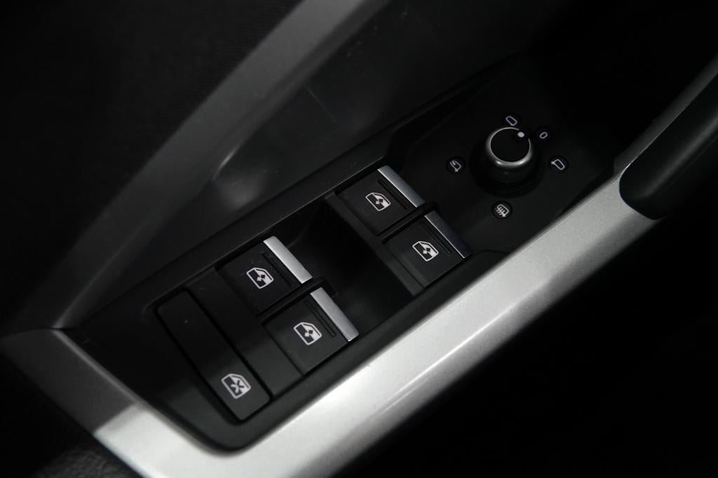Audi Q3 35 tfsi | acc | carplay | pdc |