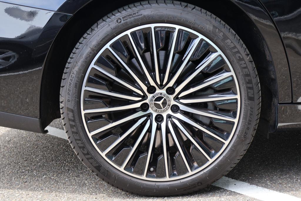 Mercedes-Benz E-Klasse 300 e amg line l panoramadak l 360 camera l head-up 