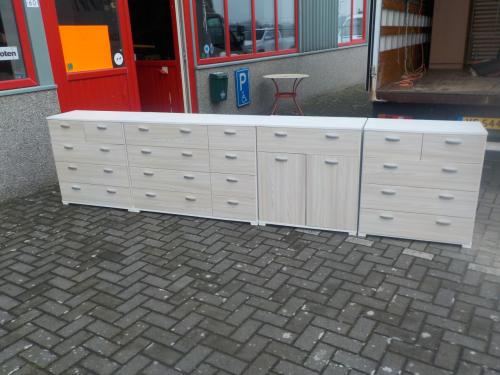 4 kastjes waar van 3 ladenkastjes in vrijwel nieuw staat setprijs