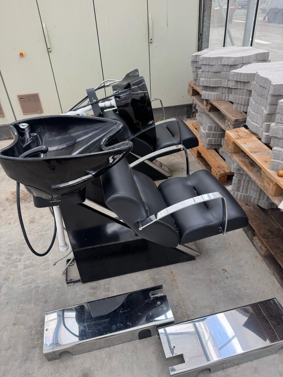 2 kapperstoelen met wasbak