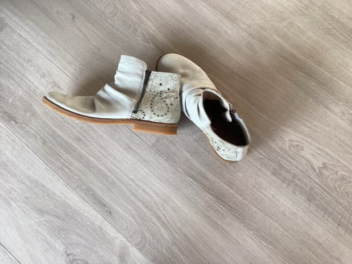 Suede laarsjes licht blauw met goud weinig gedragen maat 37
