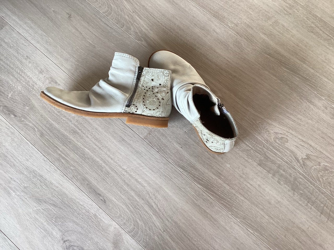 Suede laarsjes licht blauw met goud weinig gedragen maat 37