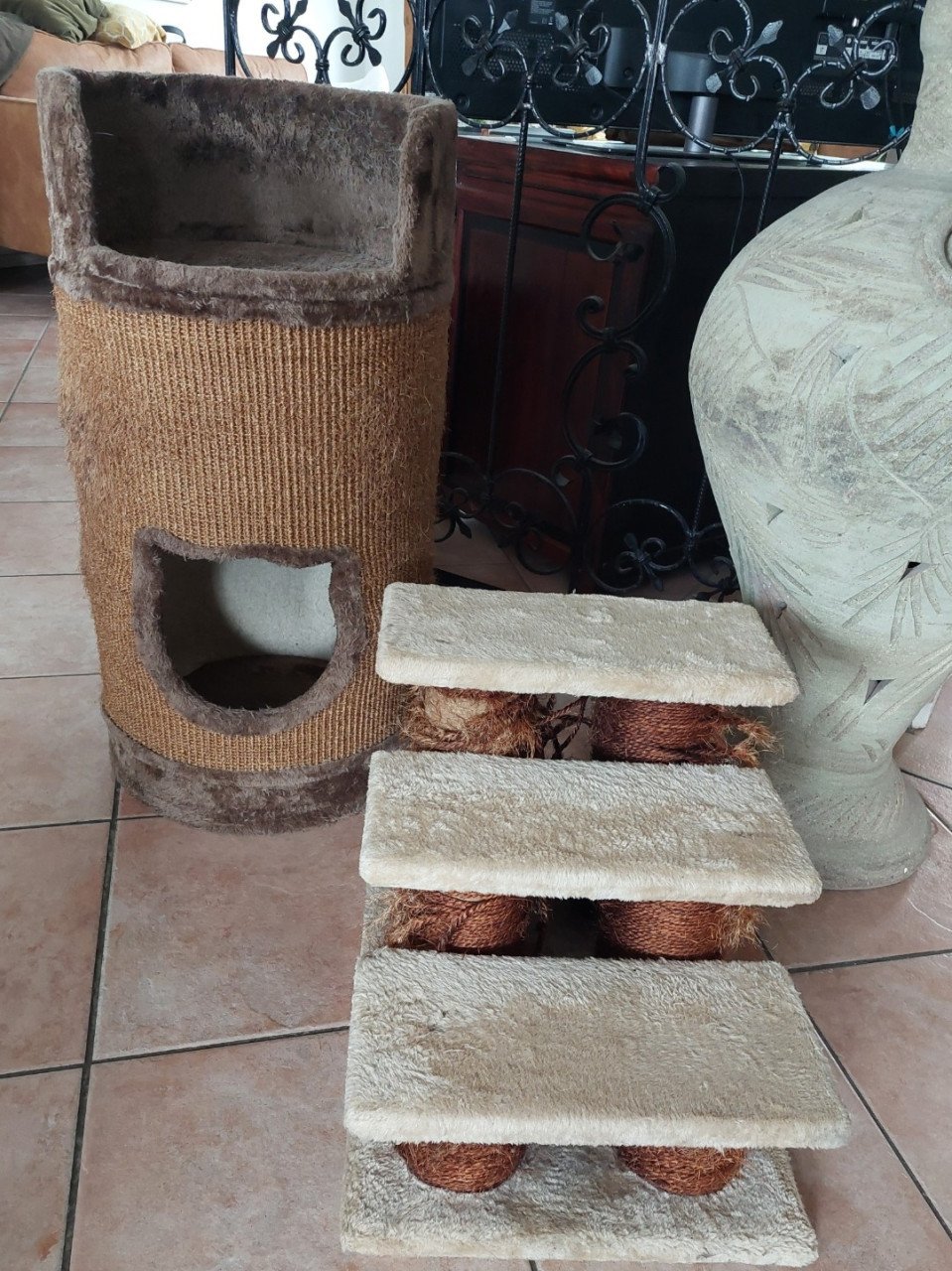 Kattenkrabton camelkleur &kattenkrabtrapje beige