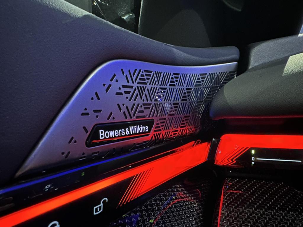 BMW M5 5-serie *limousine v8 m hybrid*carbon extr*b&w*alcantarahemel*nl-aut