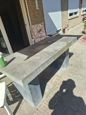 Betonnen tuintafel