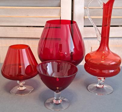Mooi rood glaswerk