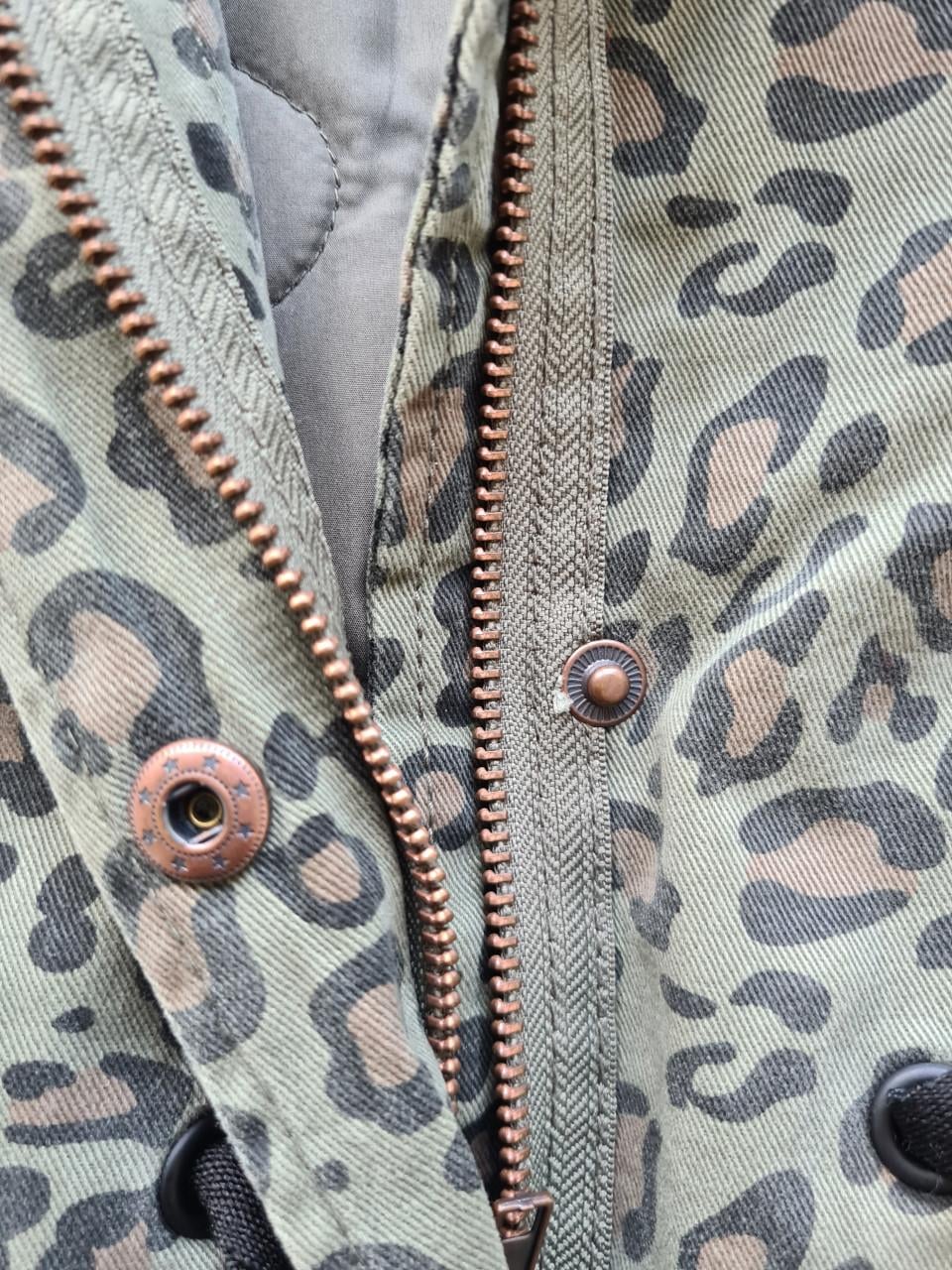 Stoere Zara parka met trendy panterprint in maat 128.
