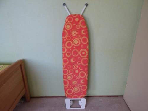 Strijkplank 128x33. Verstelbaar. Strijkoppervlak 110 x 33.