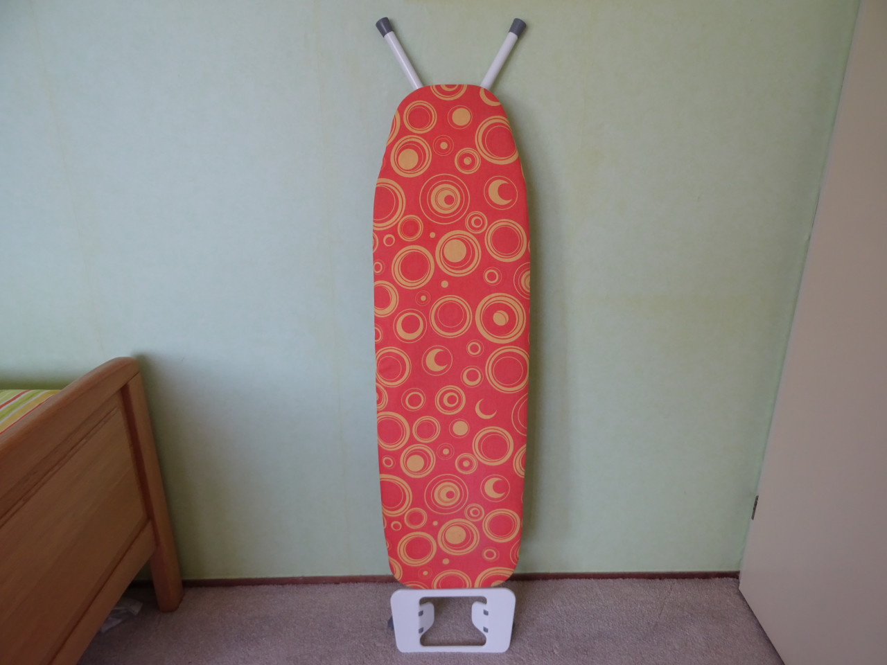 Strijkplank 128x33. Verstelbaar. Strijkoppervlak 110 x 33.