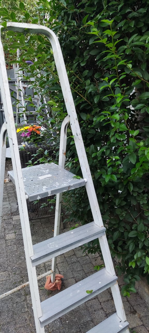 Stevige Tomado huishoudtrao 4 treds + sta-tablea, metaal + aluminium treden