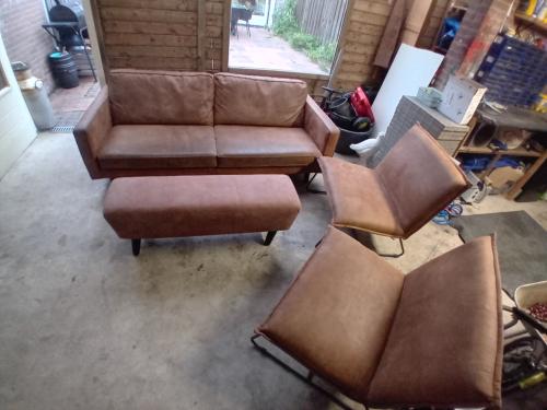 Bank + stoelen + hocker