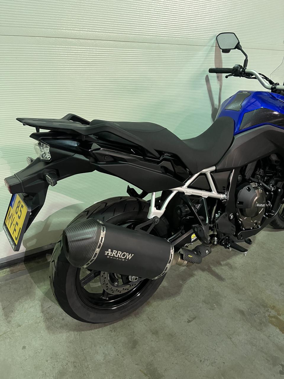 Suzuki v Strom 800 2024
