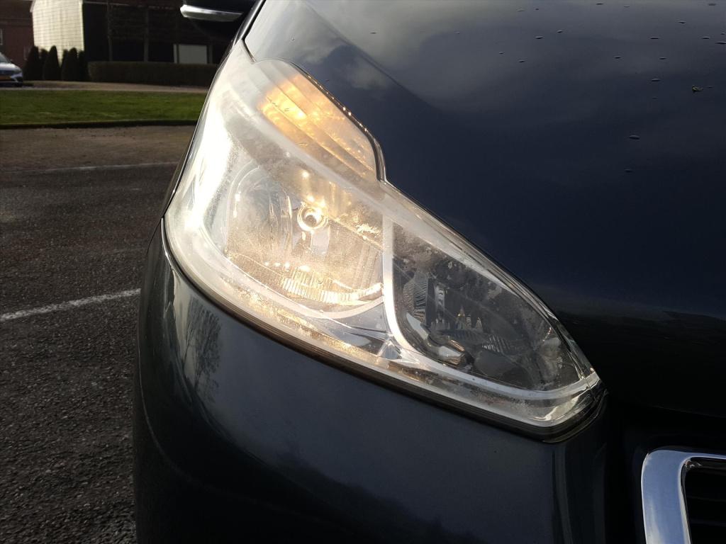 Peugeot 208 envy 1.2 vti 82pk 5d navigatie | cruise & climate control | par