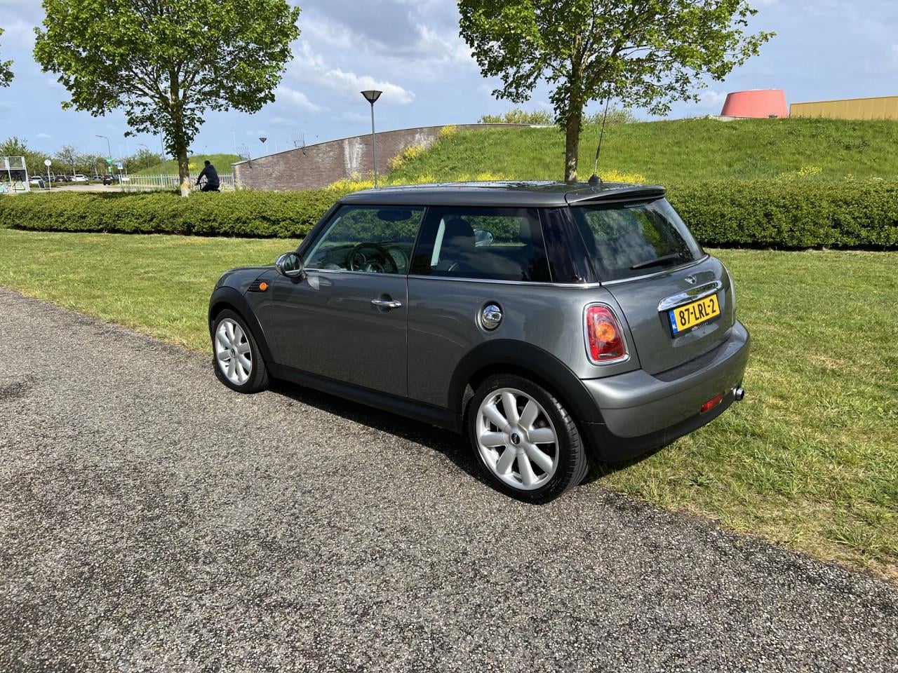 Dealeronderhouden Mini one uit 2010 met slechts 84.700 km met Panoramadak!!