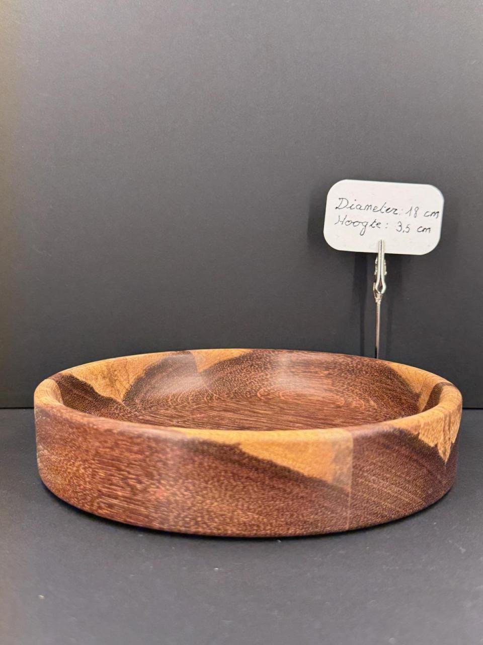 Handgedraaide houten objecten