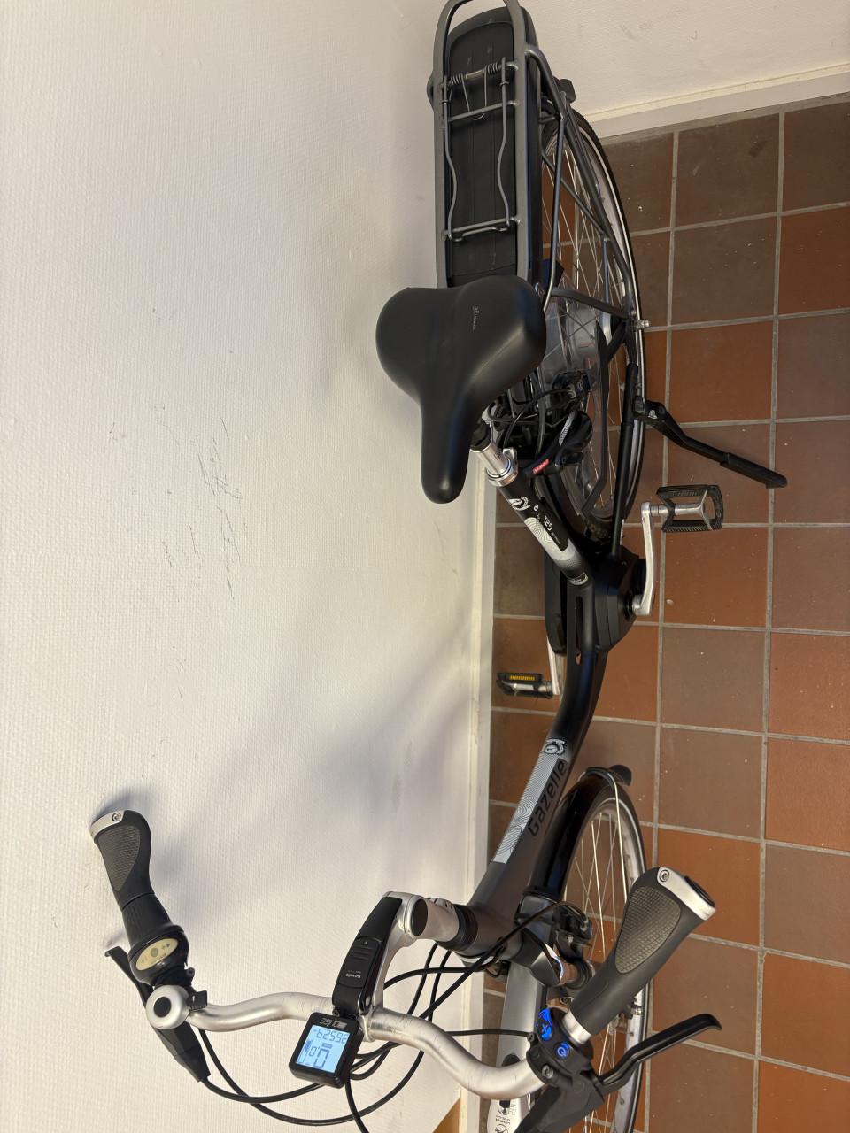 Gazelle orange c8 sterke middenmotor