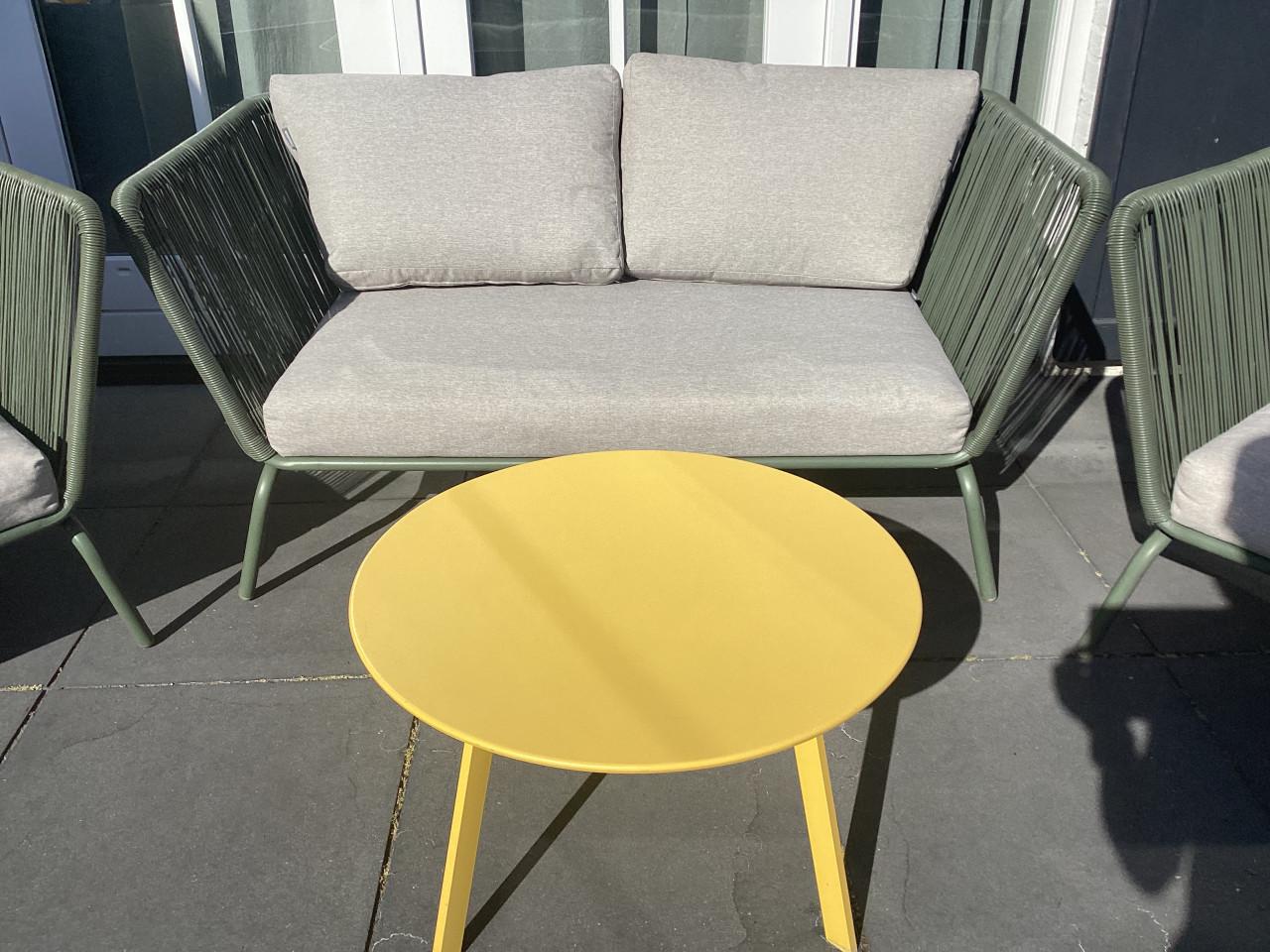 Tuinset met kussens + tafeltje