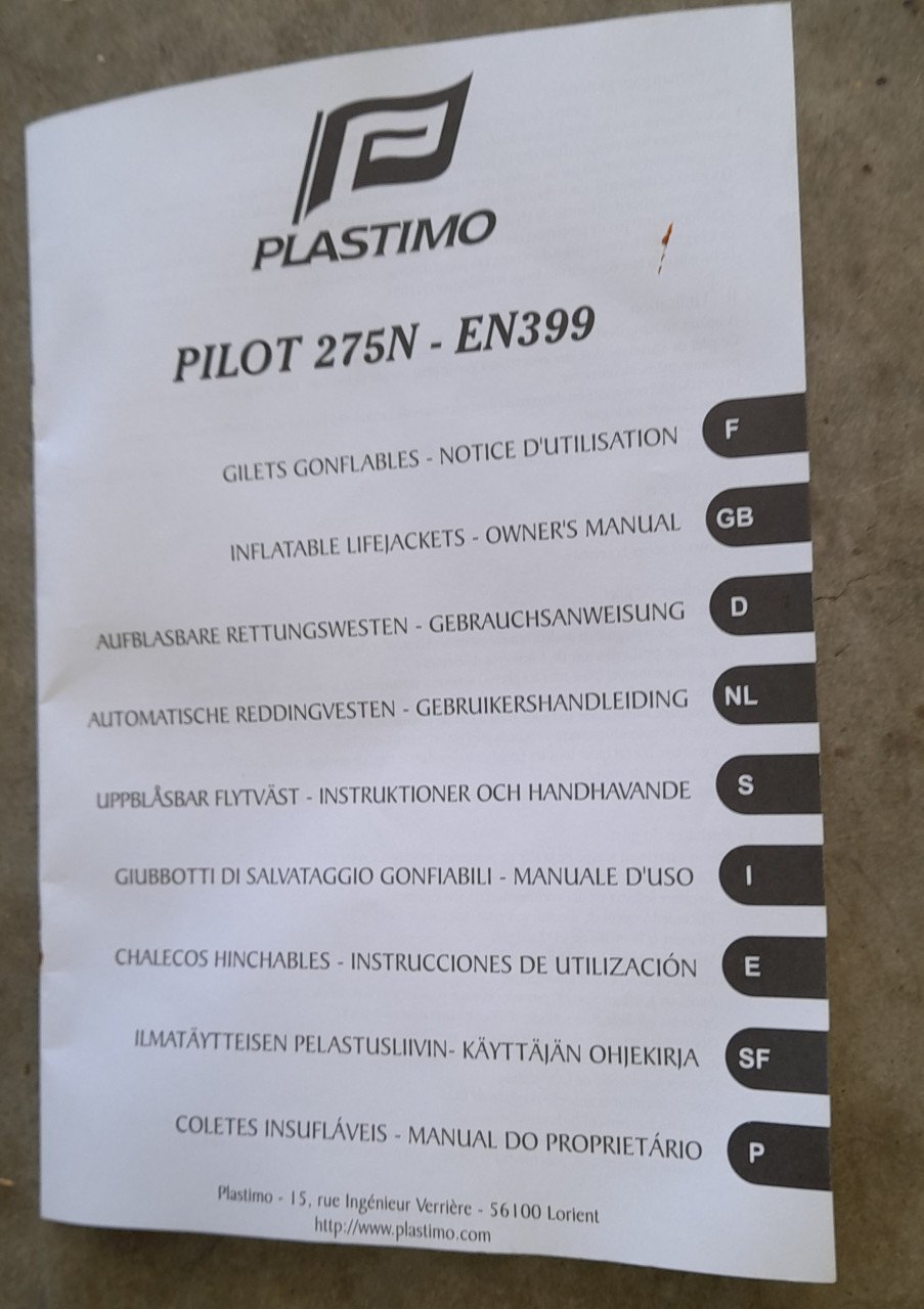 2 opblaasbare reddingsvesten.