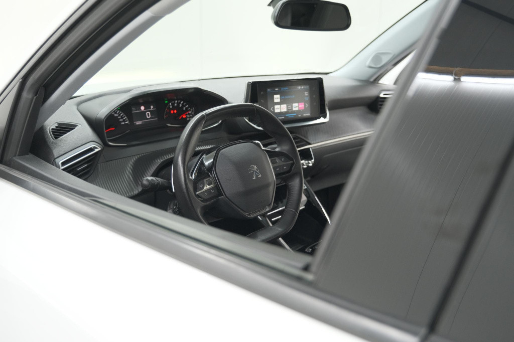 Peugeot 2008 puretech 130 eat8 allure | parkeersensoren | navigatie | apple