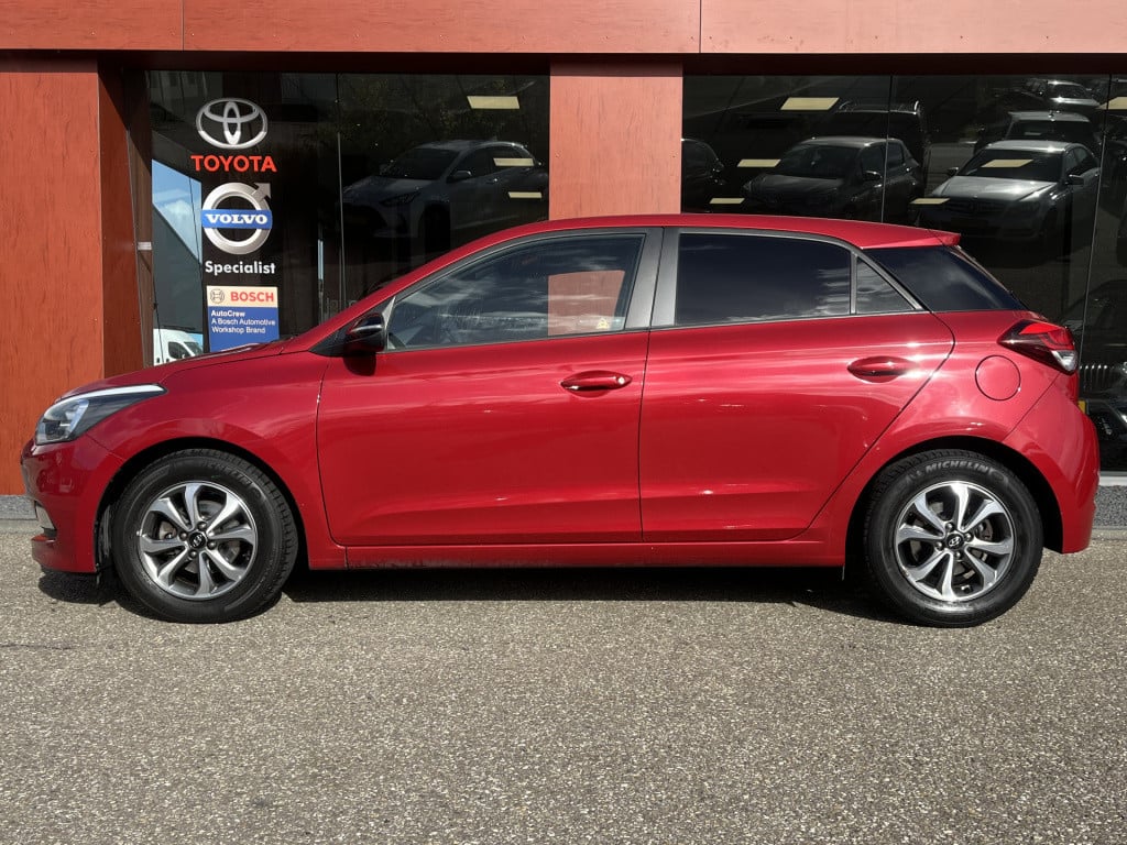 Hyundai I 20 1.2 hp i-motion premium | stuur/stoelverw. | radio | airco
