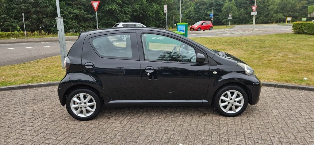 Toyota Aygo 1.0-12v comfort 5drs nl auto / nap