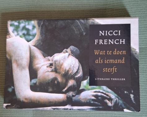 Wat te doen als iemand sterft, door Nicci French. Dwarsligger, NIEUW!
