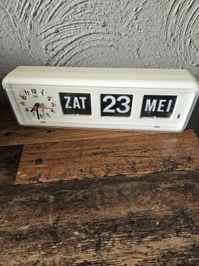 Vintage Twemco BQ-38 Flip Klok met Datum en Tijd
